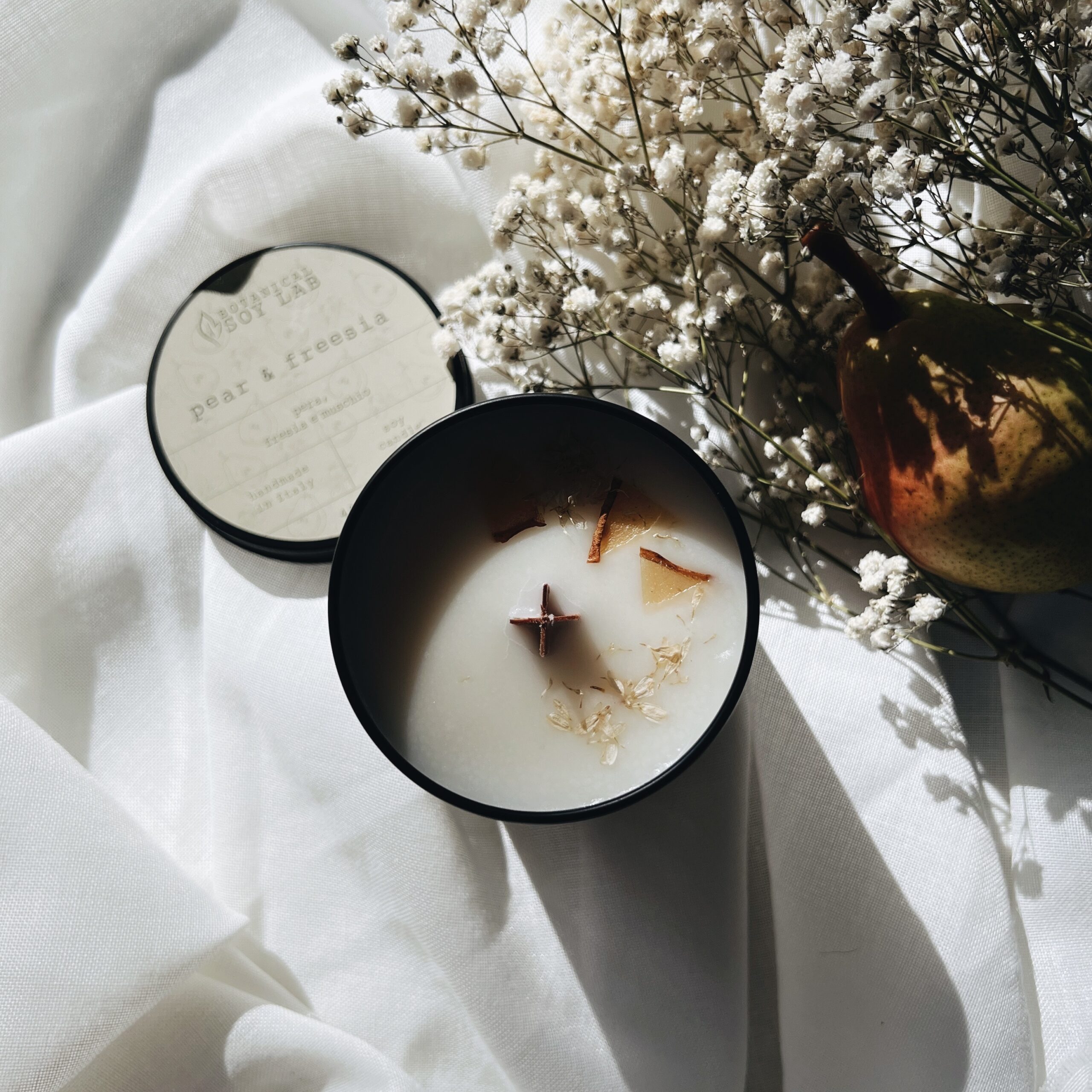 Latta • PEAR & FREESIA